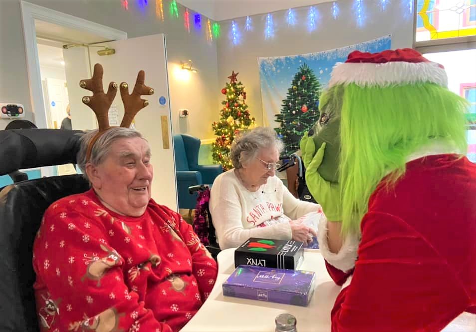 Balhousie Resident laughing with the Grinch