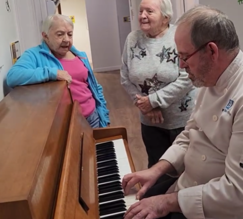 Chef accompanying Jean and Betty at Stormont Lodge on the piano.